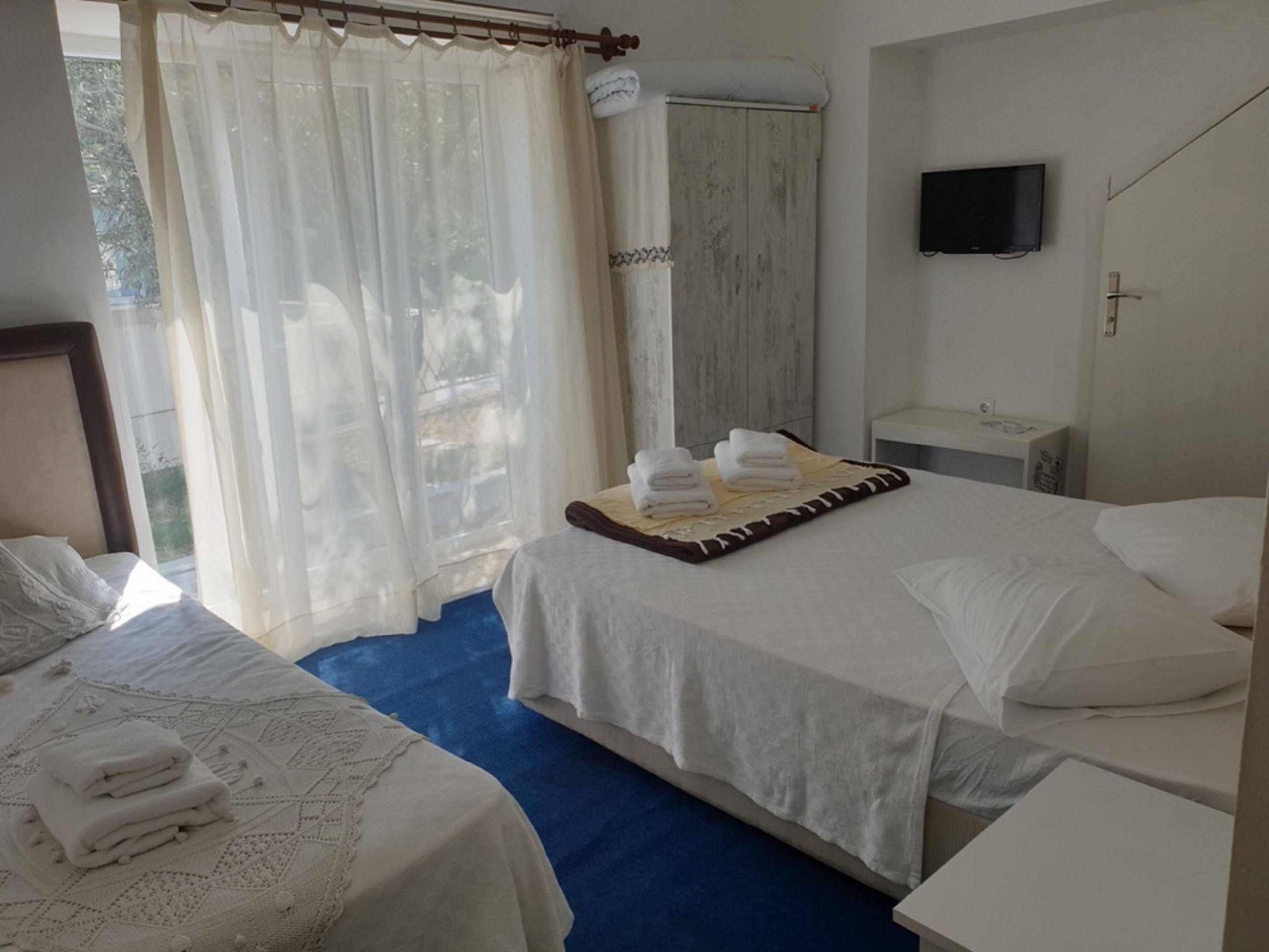 Lacivert Hotel Аявали Екстериор снимка
